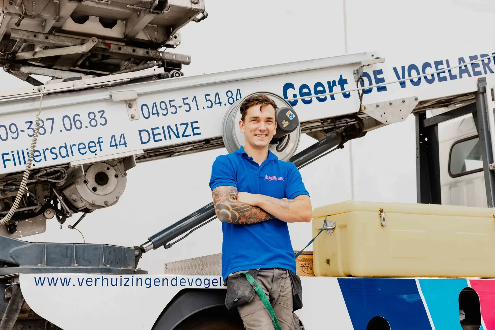 Verhuizer van De Vogelaere bij de verhuislift