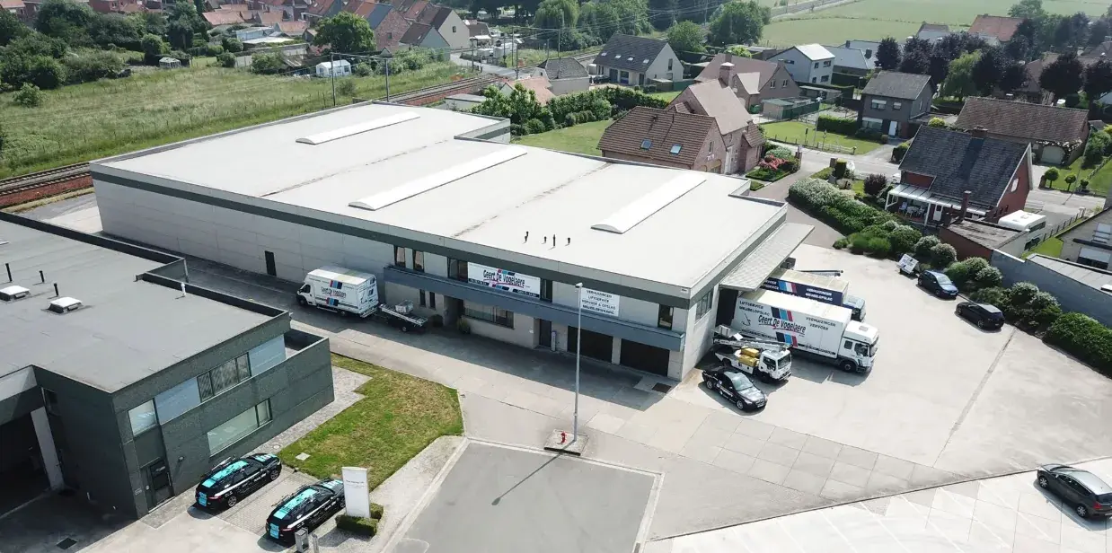 Luchtbeeld van het vroegere depot van De Vogelaere in Deinze